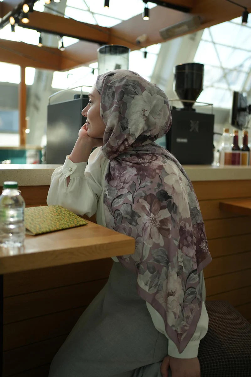 Velvet Bloom Hijab - Dried Rose