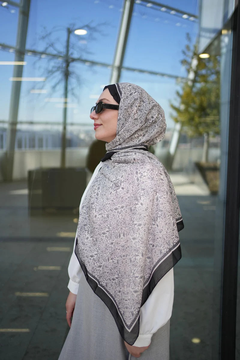 Scheherazade Hijab - Black White