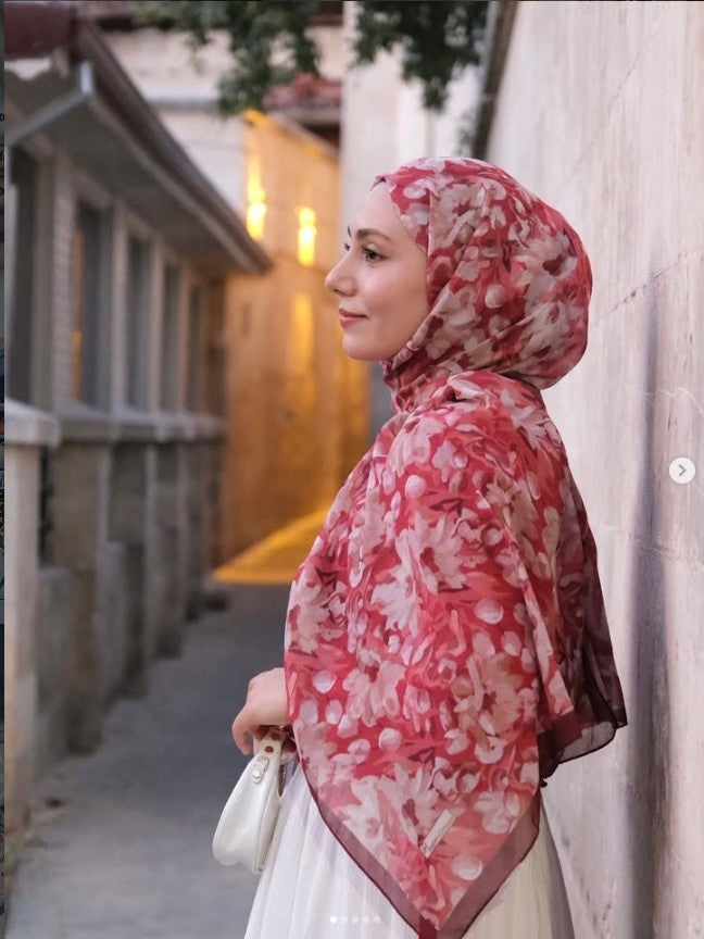 Garden Design Hijab - Burgundy