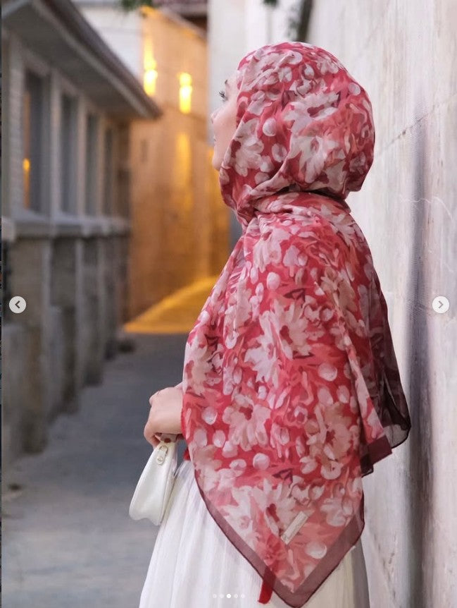 Garden Design Hijab - Burgundy