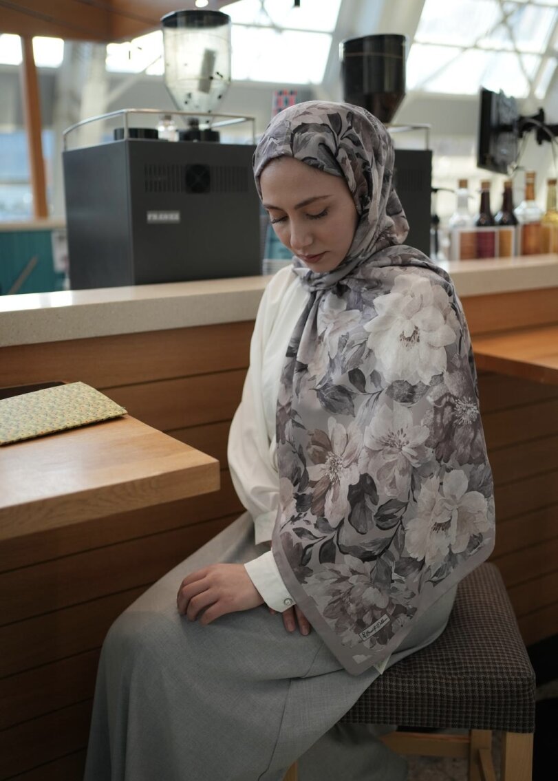 Velvet Bloom Hijab - Gray